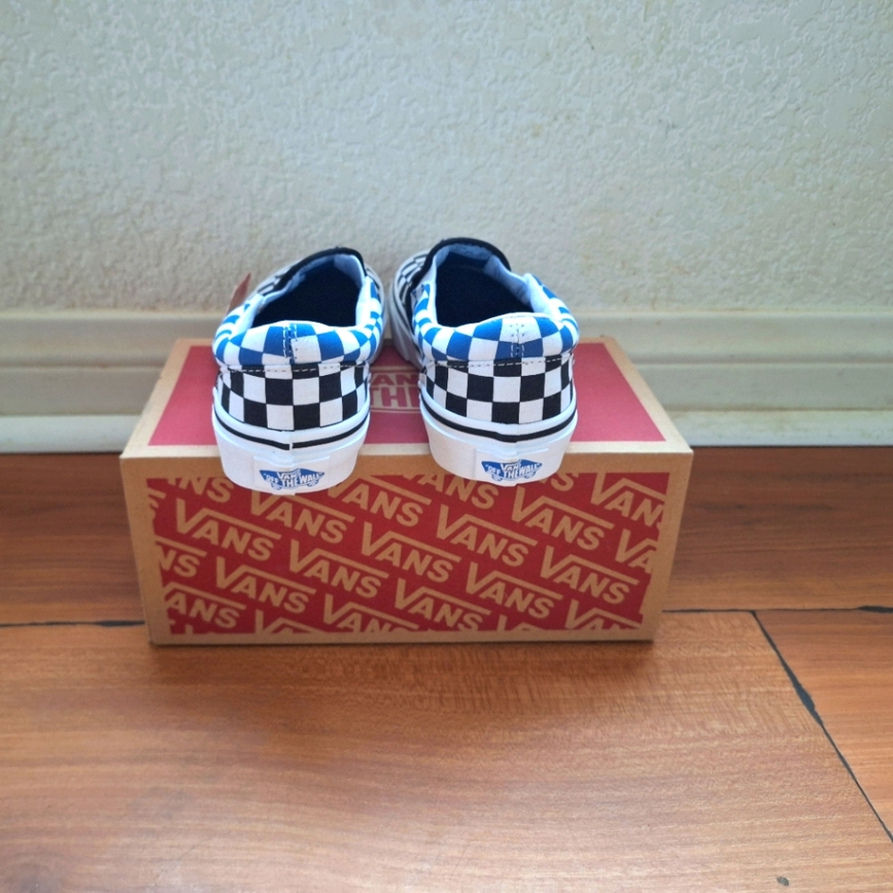 Vans - Picture 3 of 4